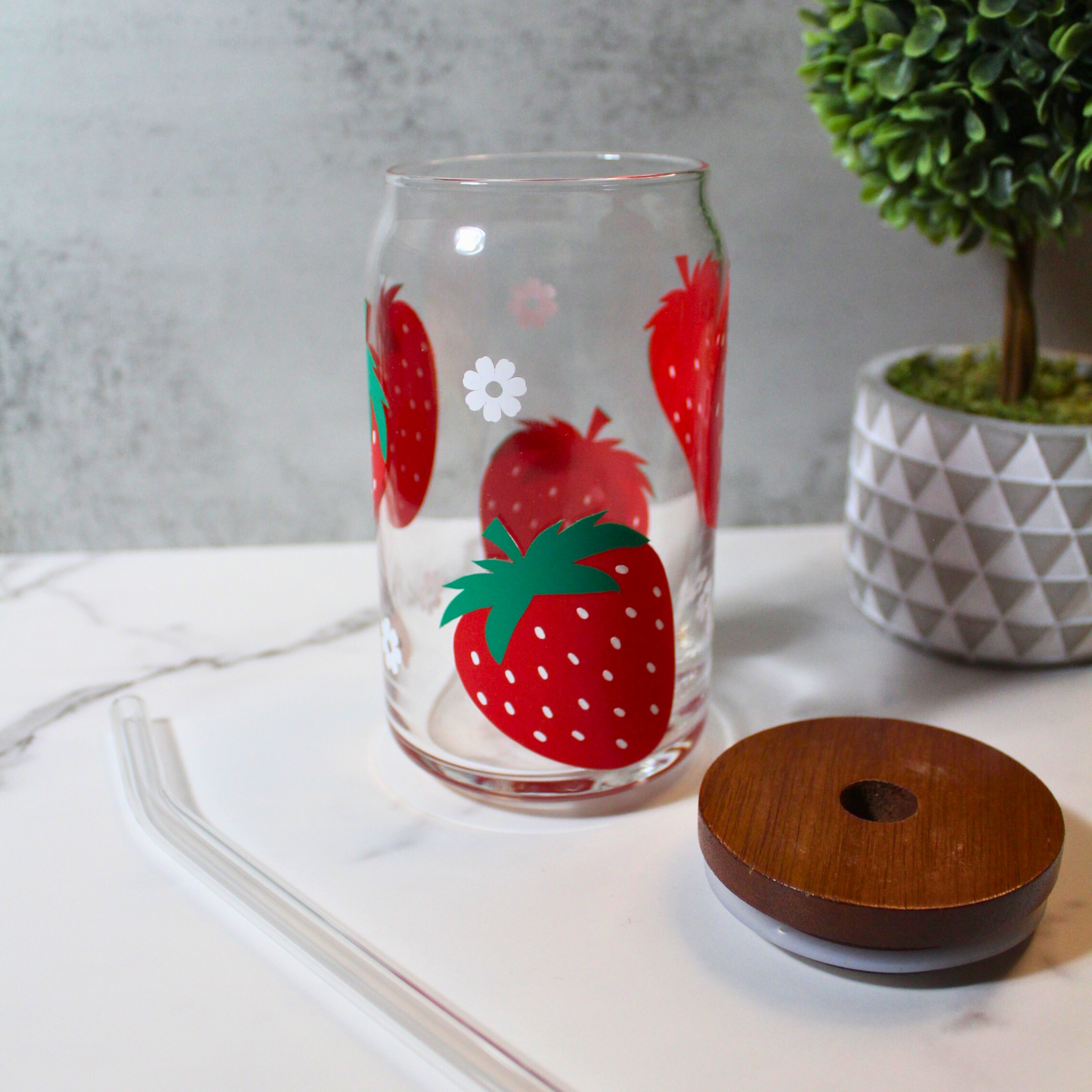 Strawberries 16oz Libbey Can Glass