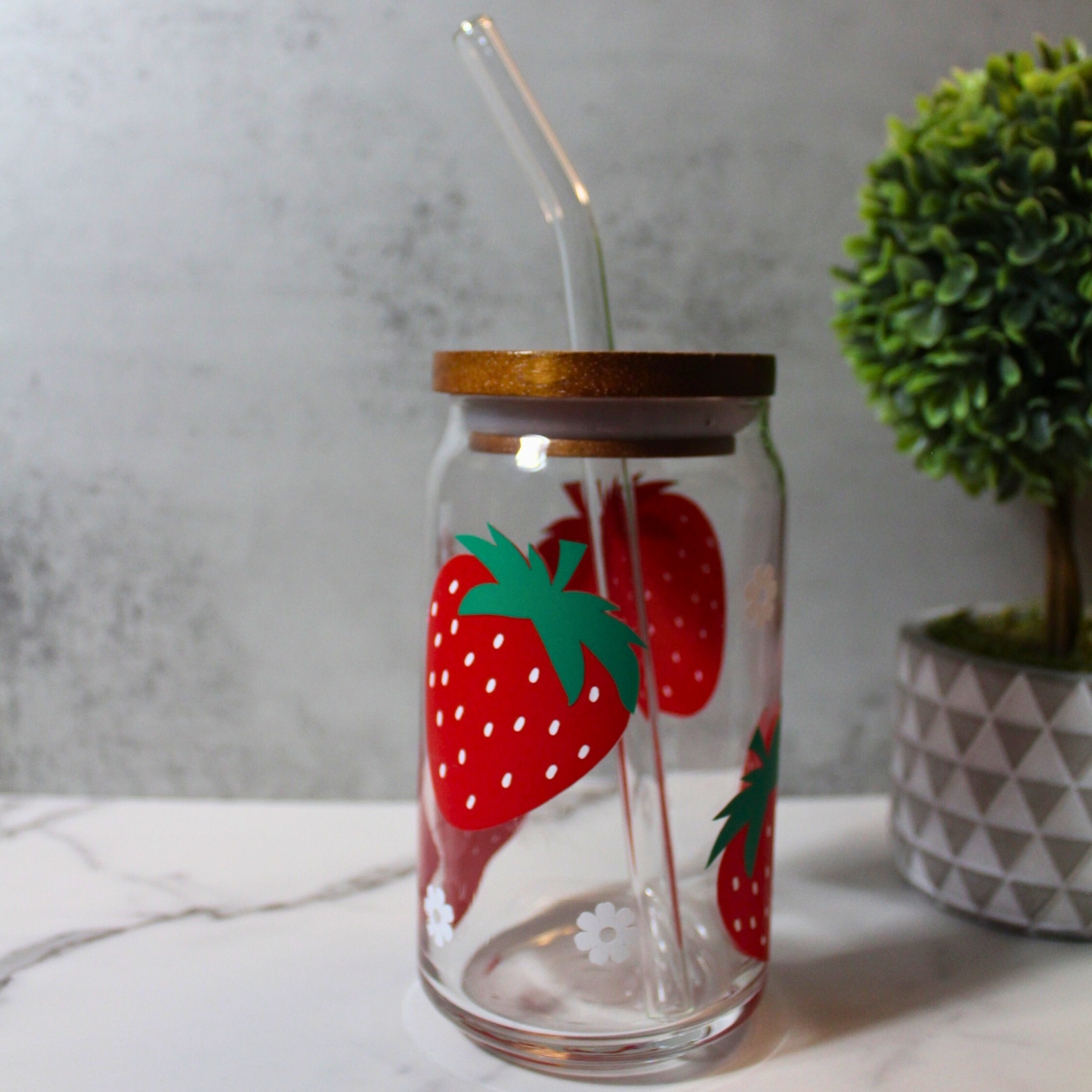 Strawberries 16oz Libbey Can Glass